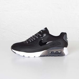 Nike Womens Air Max 90 Sneakers